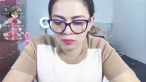 Snapshot of aeseelia chatting on 06.12.26 lia online show from 06.12.26
