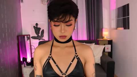 Snapshot of aeshamargaux chatting on 09.19.25 aeshamargaux online show from 09.19.25