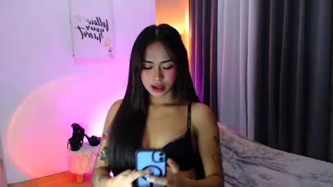 Snapshot of aeshamargaux chatting on 11.04.25 aeshamargaux online show from 11.04.25