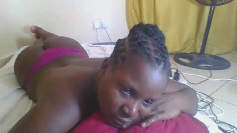 Snapshot of africanbeauty4 chatting on 11.21.25 ELIZABETH online show from 11.21.25