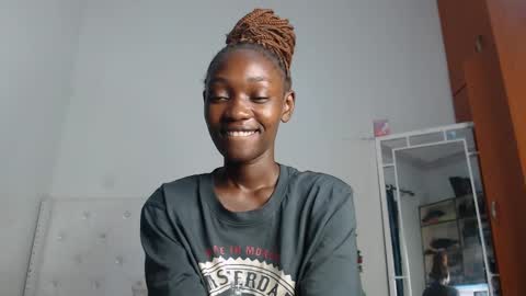 Snapshot of africanpetitequeen chatting on 02.14.25 CIARA online show from 02.14.25