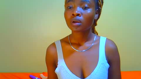 Snapshot of afrikana005 chatting on 12.18.25 afrikana005 online show from 12.18.25