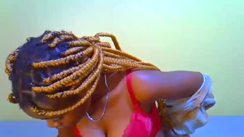 Snapshot of afrikana005 chatting on 12.19.25 afrikana005 online show from 12.19.25