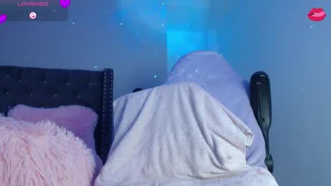 Snapshot of afrodita_rouxe chatting on 10.18.25 Afrodita online show from 10.18.25