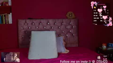 Snapshot of afroditaunu chatting on 06.30.26 Cris owo online show from 06.30.26