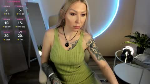 Snapshot of agata__poison chatting on 11.19.25 Agata online show from 11.19.25