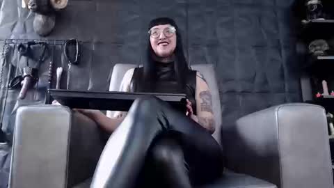 Snapshot of agata_darkness chatting on 09.23.25 Miss Agata online show from 09.23.25