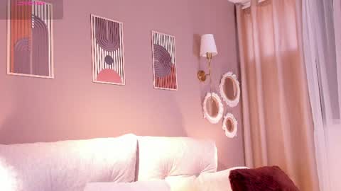 Snapshot of agata_laurent_ chatting on 06.28.26 Agata Lauret online show from 06.28.26