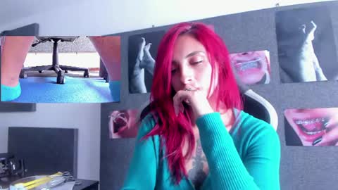 Snapshot of agatacollinsss chatting on 06.25.26 Agata Collinss online show from 06.25.26