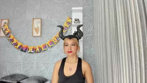 Agatadelphine online show from 10.29.25