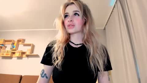 Snapshot of agatahowak chatting on 05.27.26 Arina online show from 05.27.26