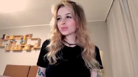 Snapshot of agatahowak chatting on 07.04.26 Arina online show from 07.04.26