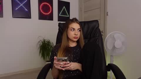 Agelina Lilly Laura online show from 02.15.25