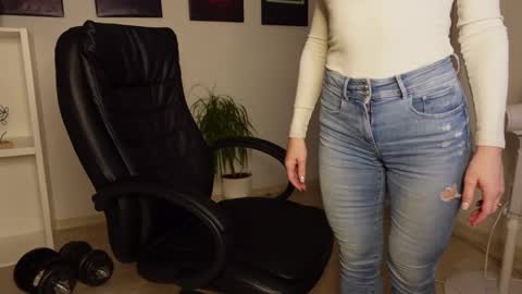 Agelina Lilly Laura online show from 02.15.25