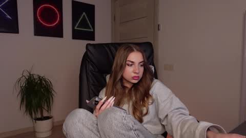 Agelina Lilly Laura online show from 02.20.25