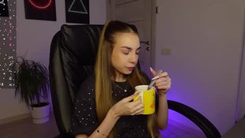 Agelina Lilly Laura online show from 02.23.25