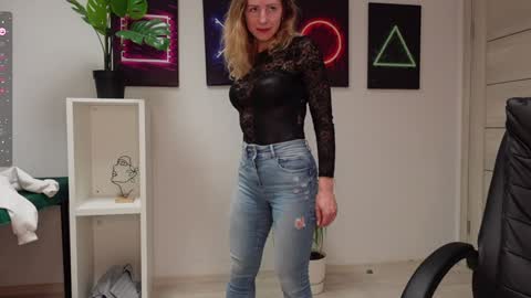 Agelina Lilly Laura online show from 02.26.25
