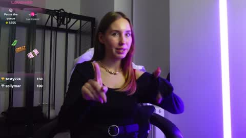 Agelina Lilly Laura online show from 11.22.25