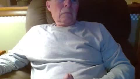 Snapshot of aguynrkfrd chatting on 04.14.26 aguynrkfrd online show from 04.14.26