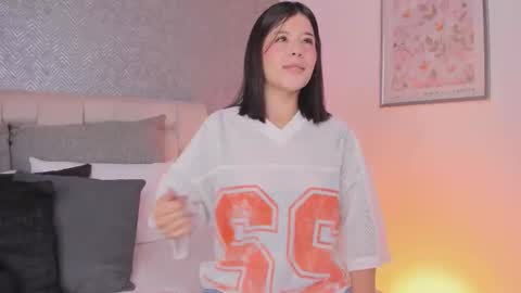 Snapshot of ah_mara chatting on 10.06.25 Ahmara online show from 10.06.25