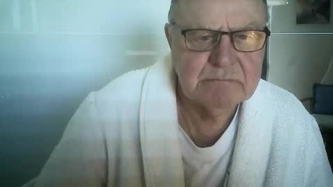 Snapshot of ahmole chatting on 12.11.24 Ole online show from 12.11.24