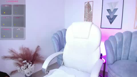 AIDA ADAMS online show from 02.03.26