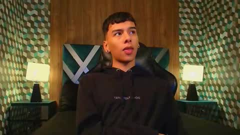 Snapshot of aiden_royce chatting on 10.24.25 aiden_royce online show from 10.24.25