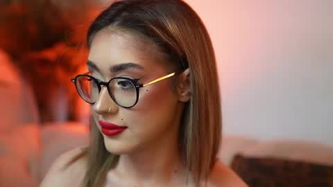 Snapshot of aileenaxa chatting on 05.19.26 Aileen online show from 05.19.26