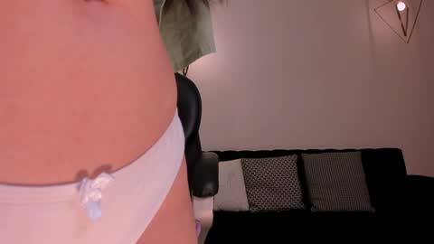 Snapshot of aileenvega chatting on 12.31.24 AILEEN VEGA online show from 12.31.24