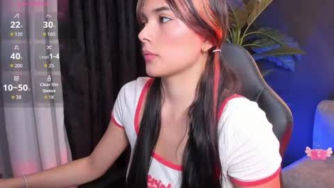 Snapshot of aili_queen chatting on 05.24.26 Catalina online show from 05.24.26