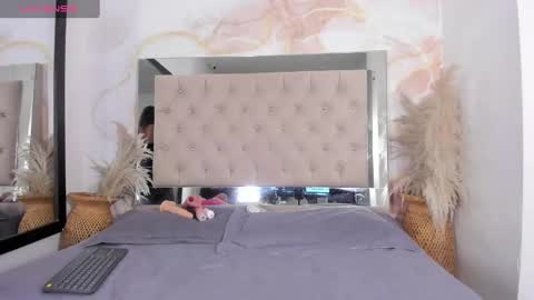 Snapshot of ainaah_ chatting on 09.26.25 Ainaah online show from 09.26.25