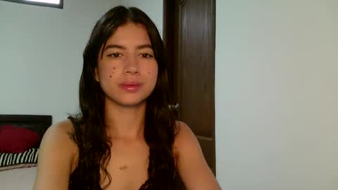 Snapshot of aine_ileana chatting on 09.21.25 J online show from 09.21.25