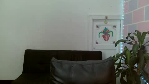 Snapshot of aine_ileana chatting on 07.05.26 J online show from 07.05.26