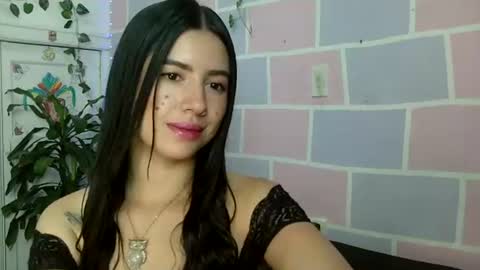Snapshot of aine_ileana chatting on 07.17.26 J online show from 07.17.26