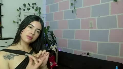 Snapshot of aine_ileana chatting on 07.24.26 J online show from 07.24.26