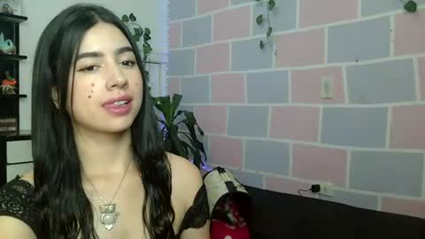 Snapshot of aine_ileana chatting on 07.26.26 J online show from 07.26.26
