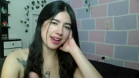 Snapshot of aine_ileana chatting on 07.30.26 J online show from 07.30.26