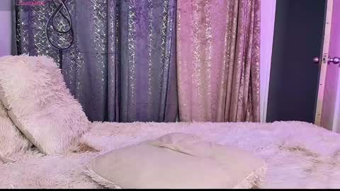 Ash             INDEPENDET MODEL  online show from 01.23.25