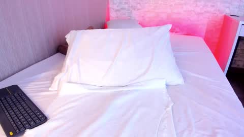 Aisha online show from 02.12.25