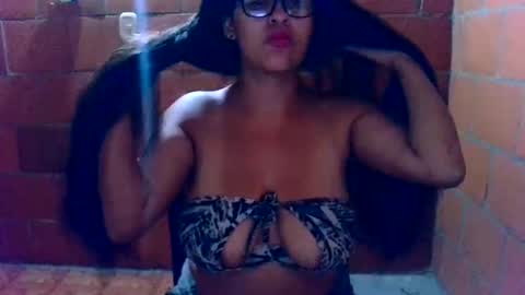 aisha koswell3 online show from 11.19.25