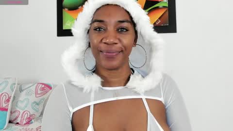 Snapshot of aisha_w10 chatting on 01.15.25 Aisha online show from 01.15.25