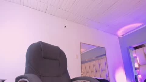 Snapshot of aishakassandra chatting on 01.25.25 KASSANDRA online show from 01.25.25