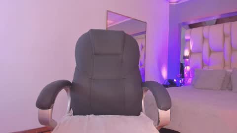 Snapshot of aishakassandra chatting on 02.24.25 KASSANDRA online show from 02.24.25