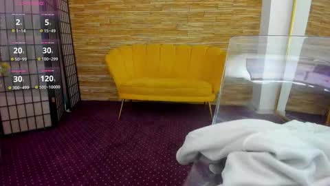 Snapshot of aisharouhi chatting on 09.29.25 Aisha online show from 09.29.25