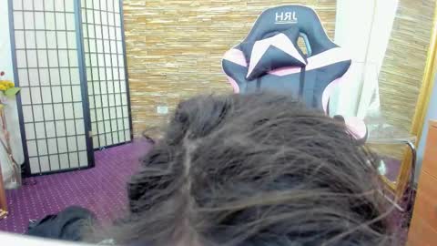 Aisha online show from 12.04.25