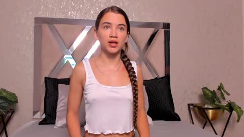 little aitana  online show from 01.10.25