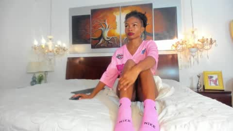 Snapshot of aitanabhele chatting on 11.21.25 Aitana online show from 11.21.25