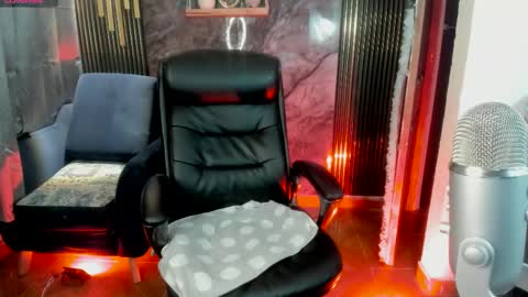 Snapshot of aitanacollins chatting on 11.21.25 Miss Tatiana Independent Chaturbate Model online show from 11.21.25