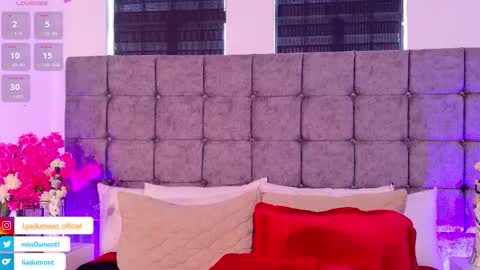 Queen Dumont   online show from 02.04.26