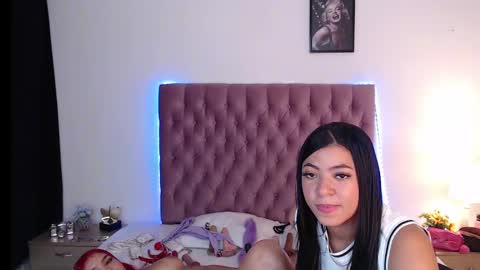 Snapshot of aixa_shaw chatting on 01.08.25 AIXA online show from 01.08.25